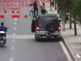 通江交通事故最新爆料,多车连环相撞，现场情况紧急！